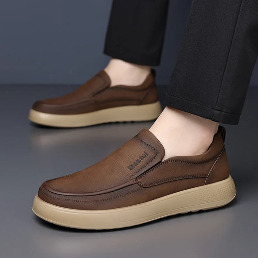 Spring Autumn New Designer Shoes for Men Solid Color Leather Casual Shoes Male Fashion Soft Sole Loafers Man