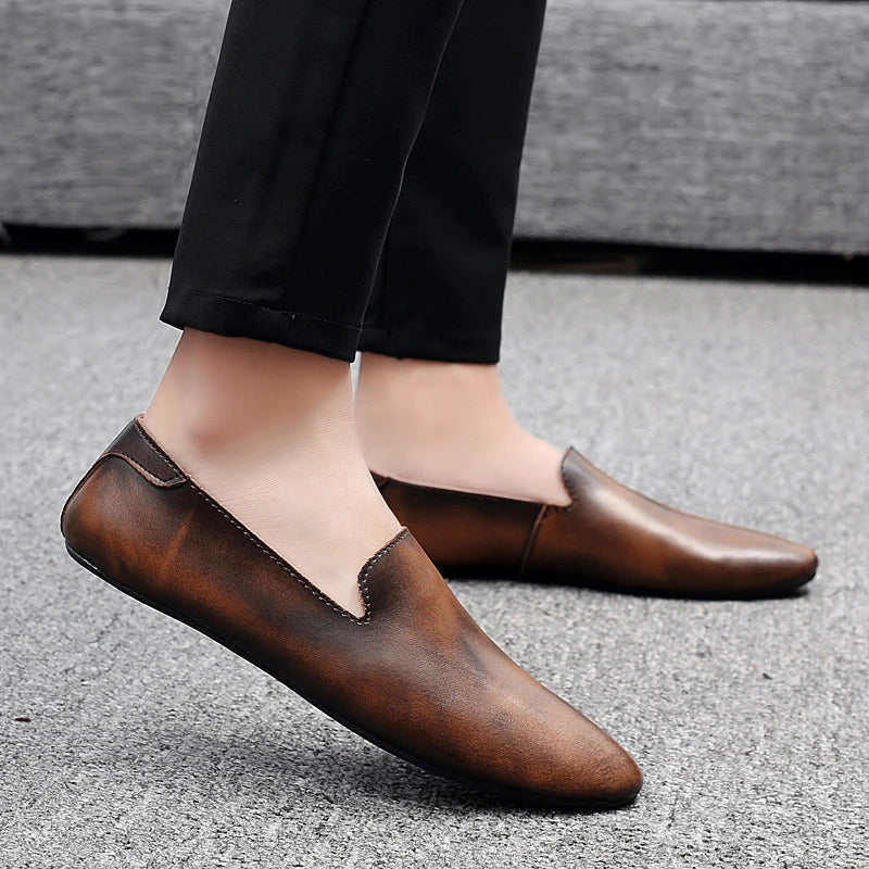 New Fashion Men Leather Flats Shoes Comfortable Man Casual Shoes Slip on Male Outdoor Walking Shoes Split Leather Driving Shoes
