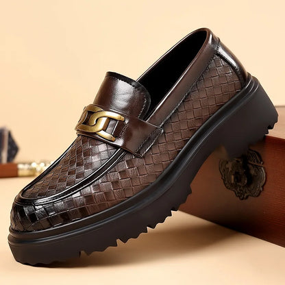 2025 New Handmade Leather Casual Men Shoes Design Sneakers Man Breathable Leather Shoes Men Outdoor Sneakers