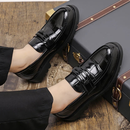 Leather casual shoes men loafers Luxury Design Slip on male dress shoes leisure style big size good Wear-resistant sole