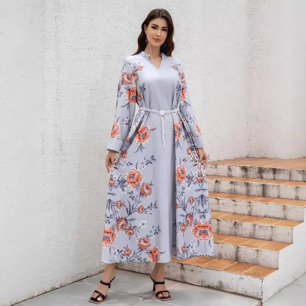 Middle Eastern and Turkish fashionable printed Muslim women's abaya with a waistband. It is a casual V-neck dress from Dubai.