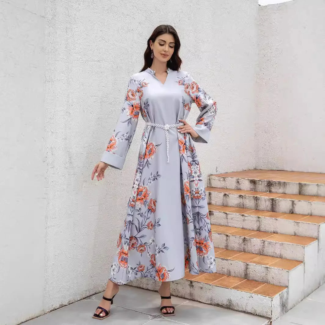 Middle Eastern and Turkish fashionable printed Muslim women's abaya with a waistband. It is a casual V-neck dress from Dubai.