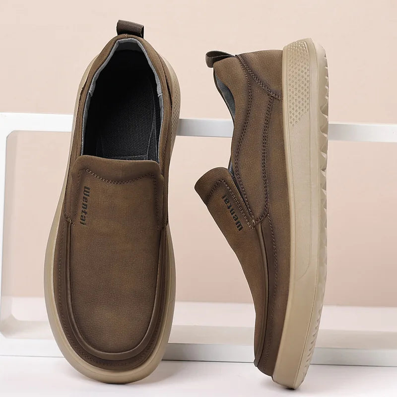 Spring Autumn New Designer Shoes for Men Solid Color Leather Casual Shoes Male Fashion Soft Sole Loafers Man