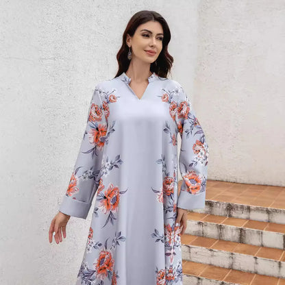 Middle Eastern and Turkish fashionable printed Muslim women's abaya with a waistband. It is a casual V-neck dress from Dubai.